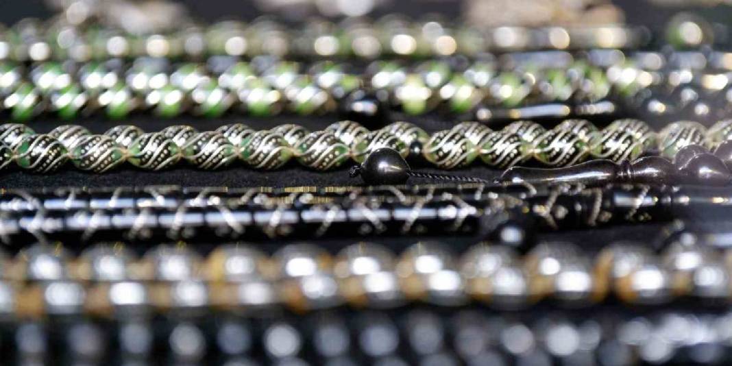 Yer altında çıkıyor, havayla temasta sertleşiyor: Bin bir emekle işleniyor 1